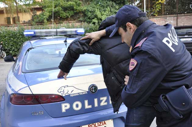 Maxi retata antidroga in corso: 25 persone arrestate, tra cui 21 straniere e 11 denunciate