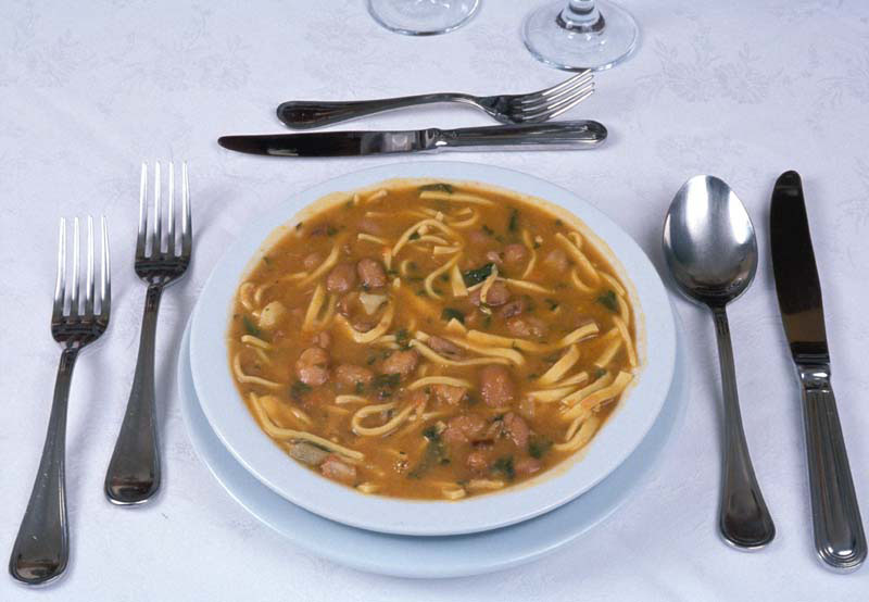 Abruzzo In…cucina. La tradizione in vista del 1° Maggio:” Il Minestrone alla Torricellese”
