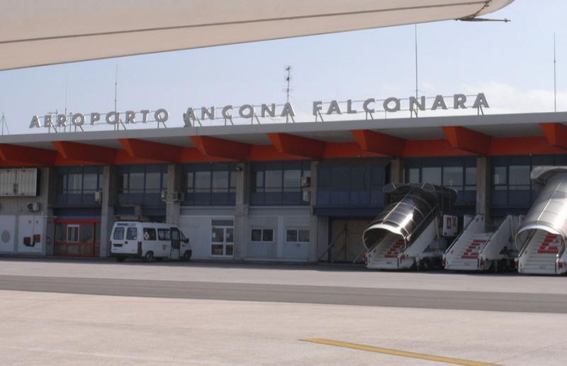 Atterraggio di emergenza all’Aeroporto Ancona Falconara: scene di panico ma nessun ferito