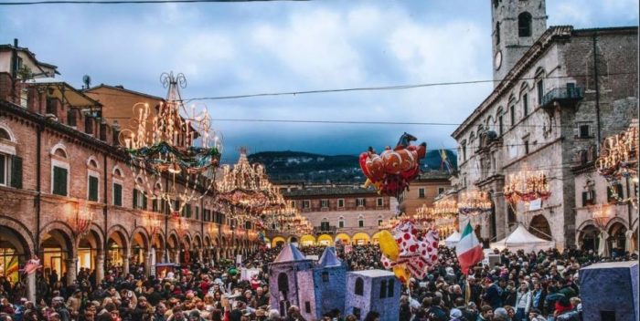 Ascoli Piceno. Il Carnevale dei record: grande successo di pubblico e risate”grosse” per le scene esilaranti/FOTO