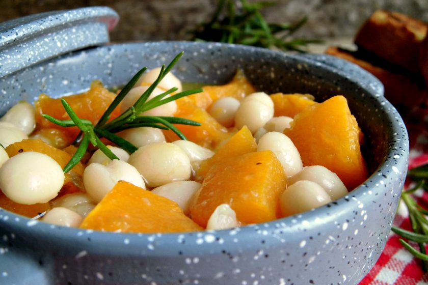 Abruzzo In…cucina. E’ tempo di una ricetta veramente della tradizione:” Zucca con fagioli all’abruzzese”