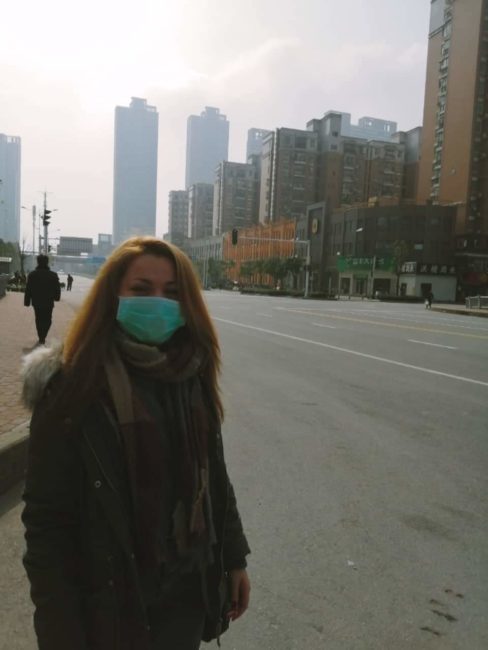Coronavirus: Alessia la Marchigiana “prigioniera” a Wuhan:”Esco pochissimo e con mascherina”