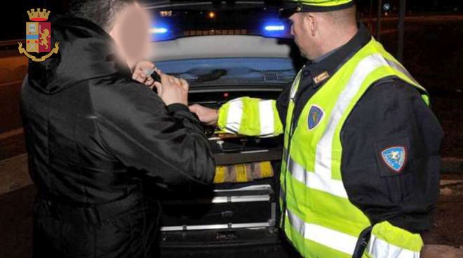 Laboratorio Mobile della Polizia per controllare  gli ubriachi che si trovano al volante