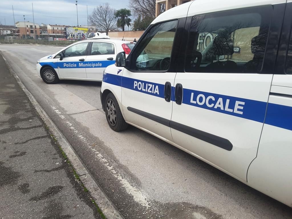 I Vigili Urbani fermano anche il Questore di Ascoli Piceno: stava andando a casa in bicicletta