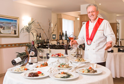 WallTv & Abruzzo In…cucina, presentano Dino Pavone Chef e paroliere per passione con la ricetta “Gnocchetti con fave e asparagi”/VIDEO