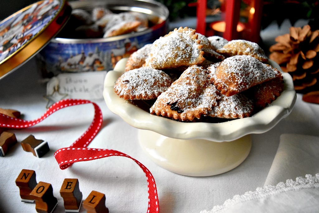 Abruzzo In …cucina. A Natale i dolci della tradizione: presentiamo “Li Caggionetti”. Ricetta dedicata alla memoria di Nonna Rosa