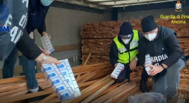 Contrabbando: due tonnellate di sigarette sequestrate nel Porto di Ancona