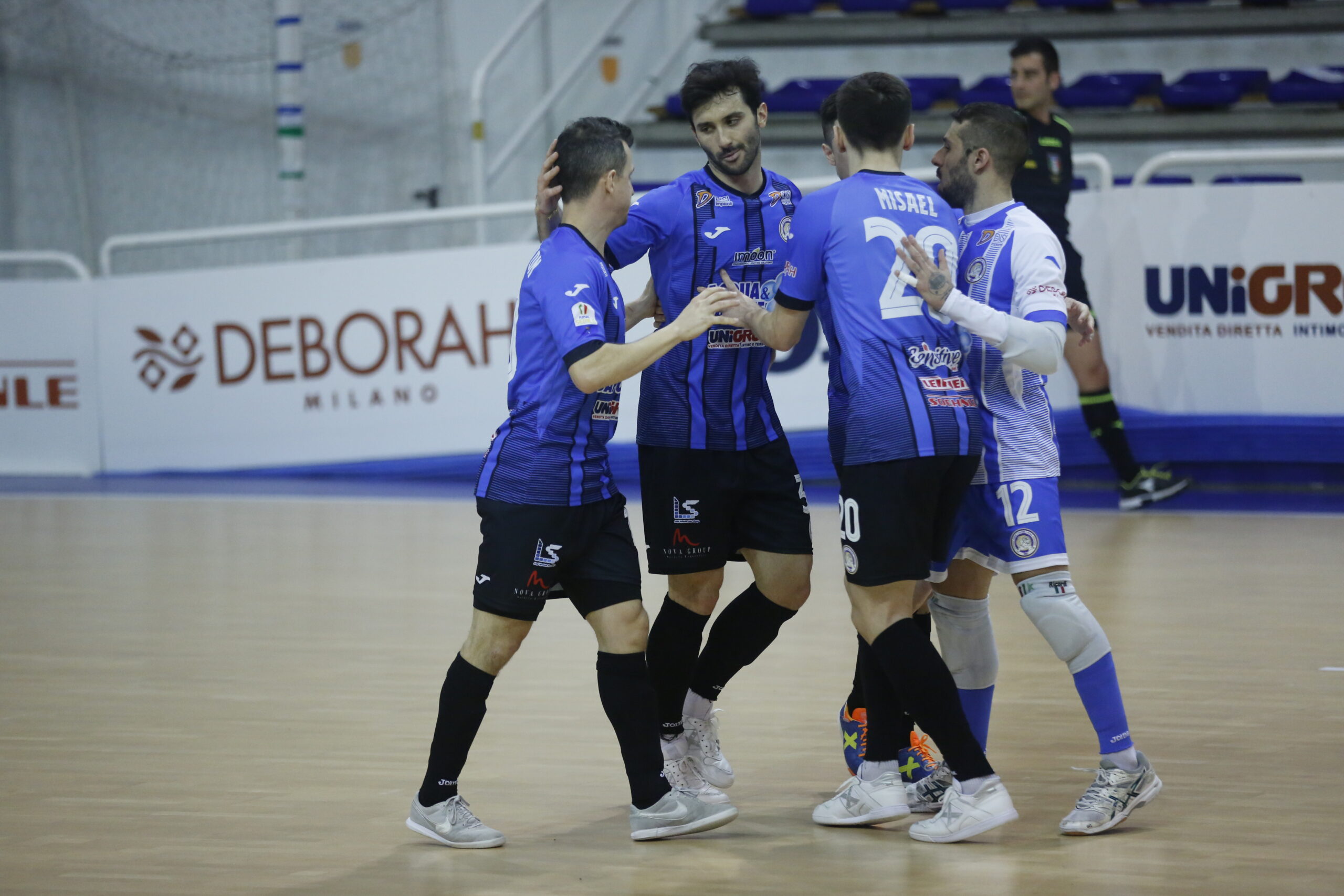 Futsal. Acqua&Sapone Unigross prima soffre e poi dilaga (9-2) contro il Lido Ostia
