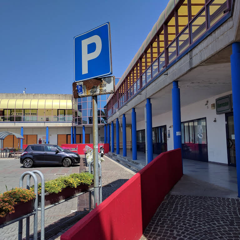 Giulianova. Il Sindaco Costantini:” Il Distretto Sanitario verrà trasferito nel centro commerciale “I Portici”
