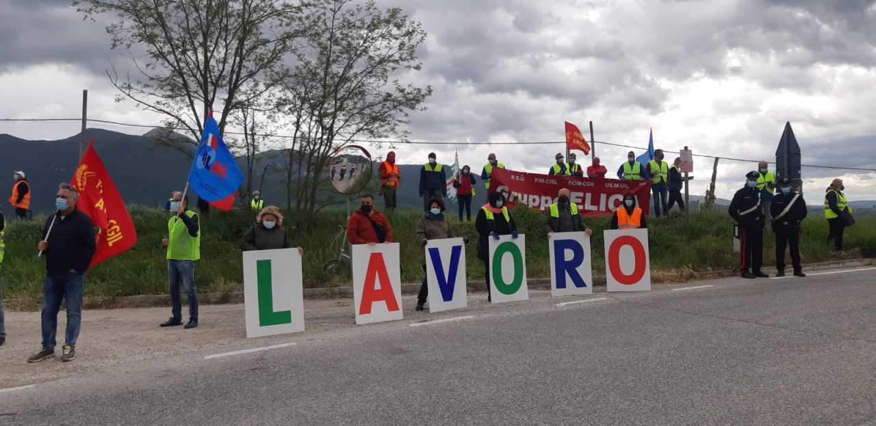 Nel Giro D’Italia arriva anche la protesta dei lavoratori della Elica di Fabriano