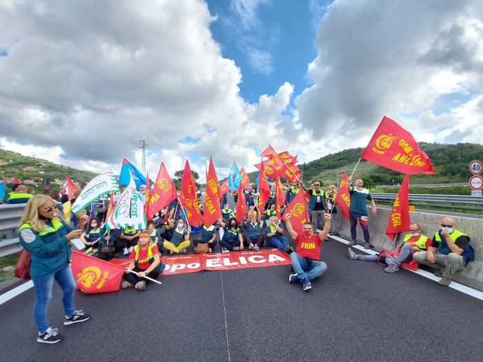Vertenza Elica: sciopero a sorpresa dei lavoratori con  occupazione della SS76