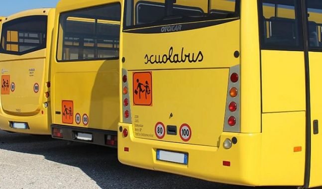 La Regione Marche denuncia: con il rientro a scuola 17 comuni senza scuolabus per il forfait di una ditta