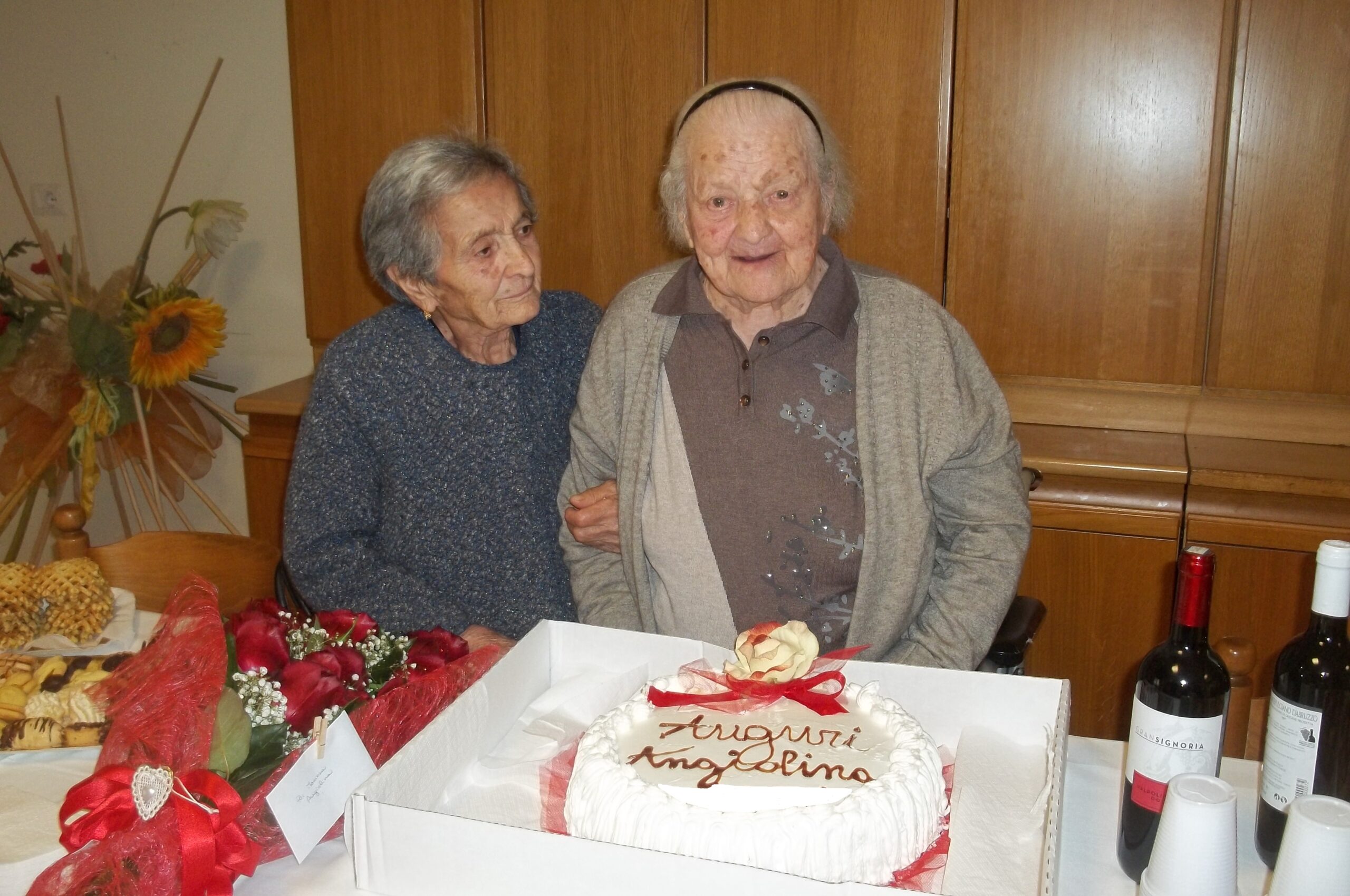 A Sant’Eufemia d’Abruzzo festa di compleanno delle sorelle Angiolina (106 anni) e Flora ( 100)