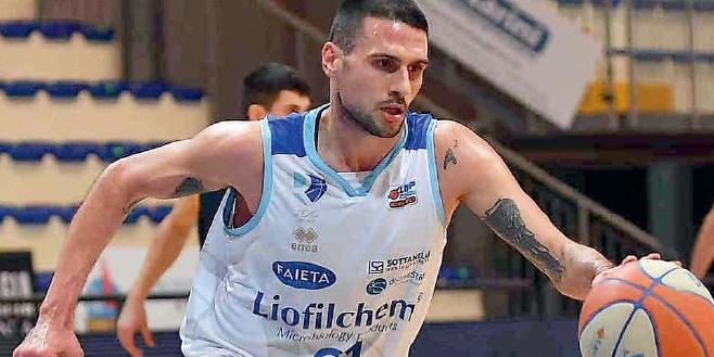 Basket serie B. La Liofilchem Roseto continua la marcia solitaria in classifica e batte (53-77) la Virtus Civitanova