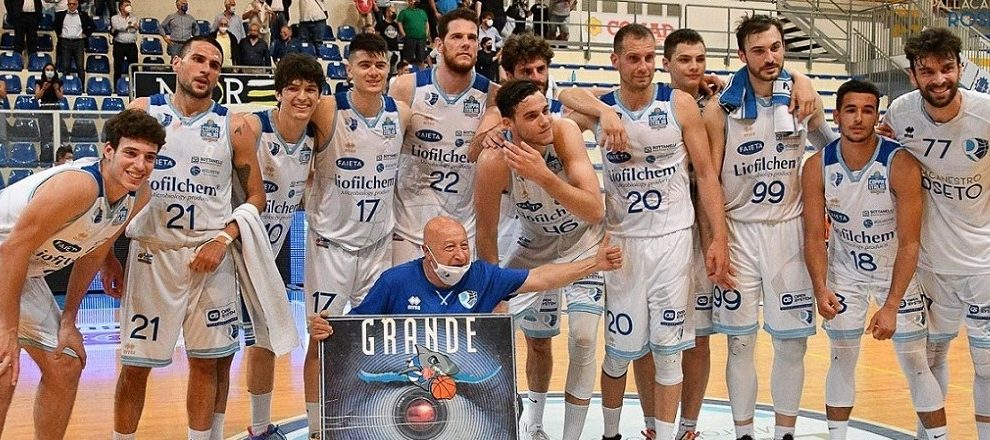 Basket serie B. La Liofilchem Roseto batte (80-72) Rimini. Terza vittoria consecutiva