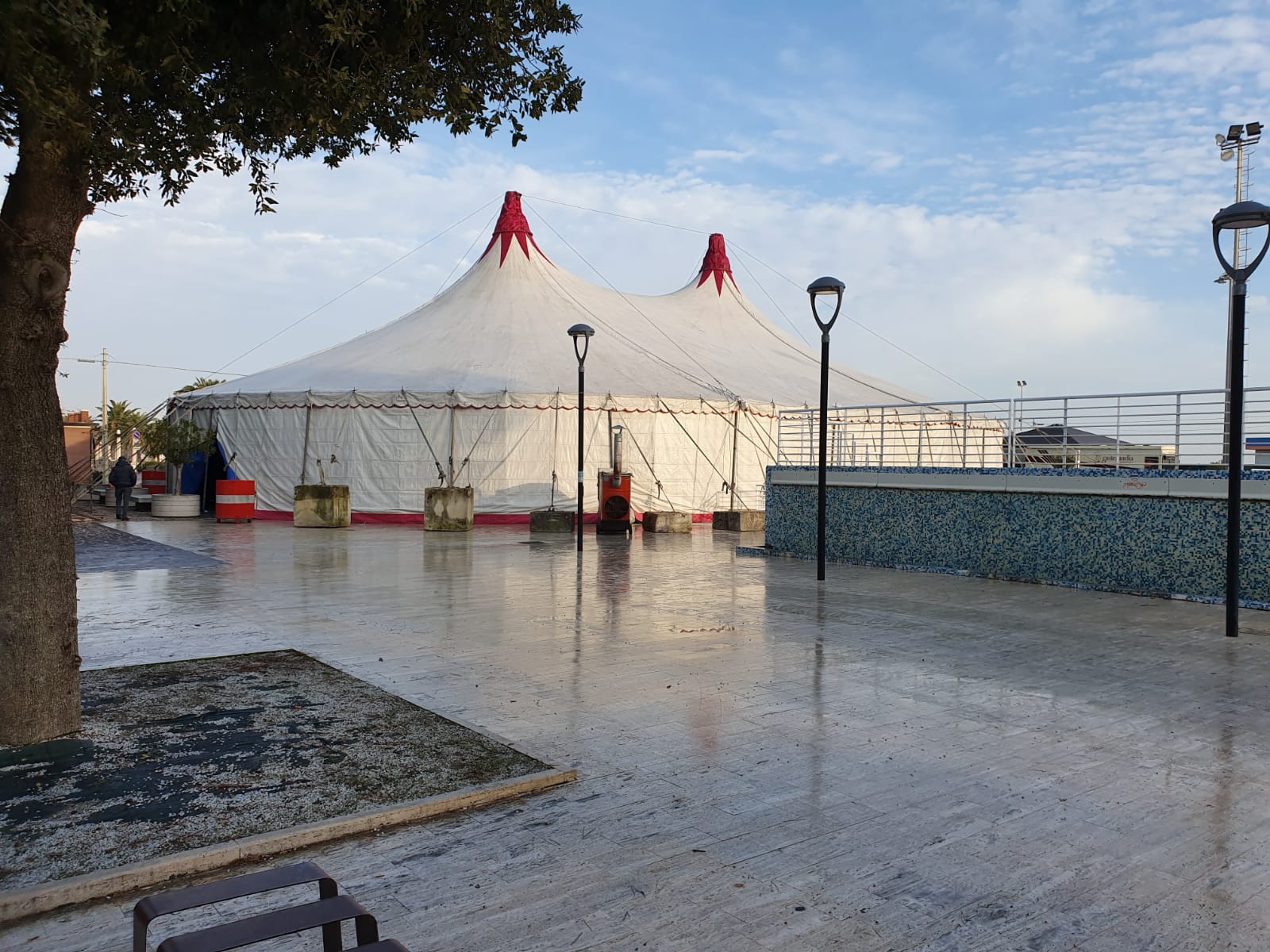 Giulianova. Il Sindaco Costantini annulla gli spettacoli del “Pala Eventi”
