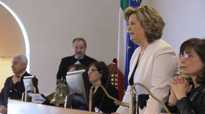 Covid Abruzzo: la Regione potrà assumere 77 nuovi operatori sanitari per la campagna vaccinale