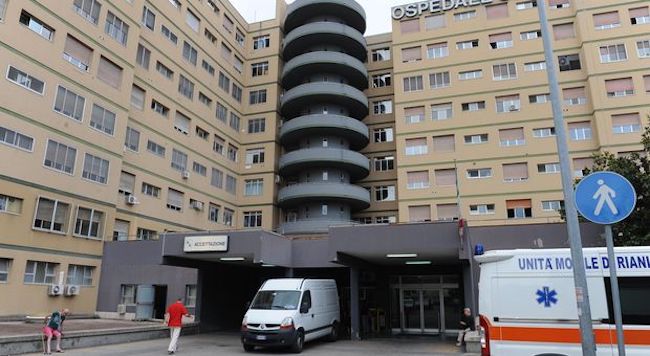 Pescara. Super afflusso di pazienti: la ASL blocca per 48 ore l’accesso ai reparti in area medica