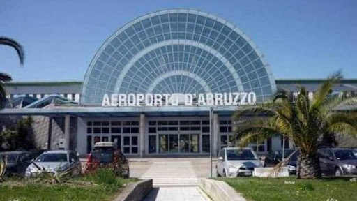 Anche in Abruzzo voli cancellati per l’aumento dei contagi: Ryanair cancella tutti i collegamenti