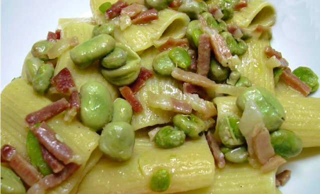 Abruzzo In…cucina. Una ricetta tradizionale di stagione:” Rigatoni con fave, pancetta e pecorino”