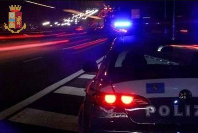 Aveva in auto cocaina, bilancino e contanti: gli agenti Ps arrestano un 34enne di Mosciano
