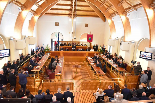 Abruzzo. Il Consiglio regionale approva nella notte l’assestamento di bilancio
