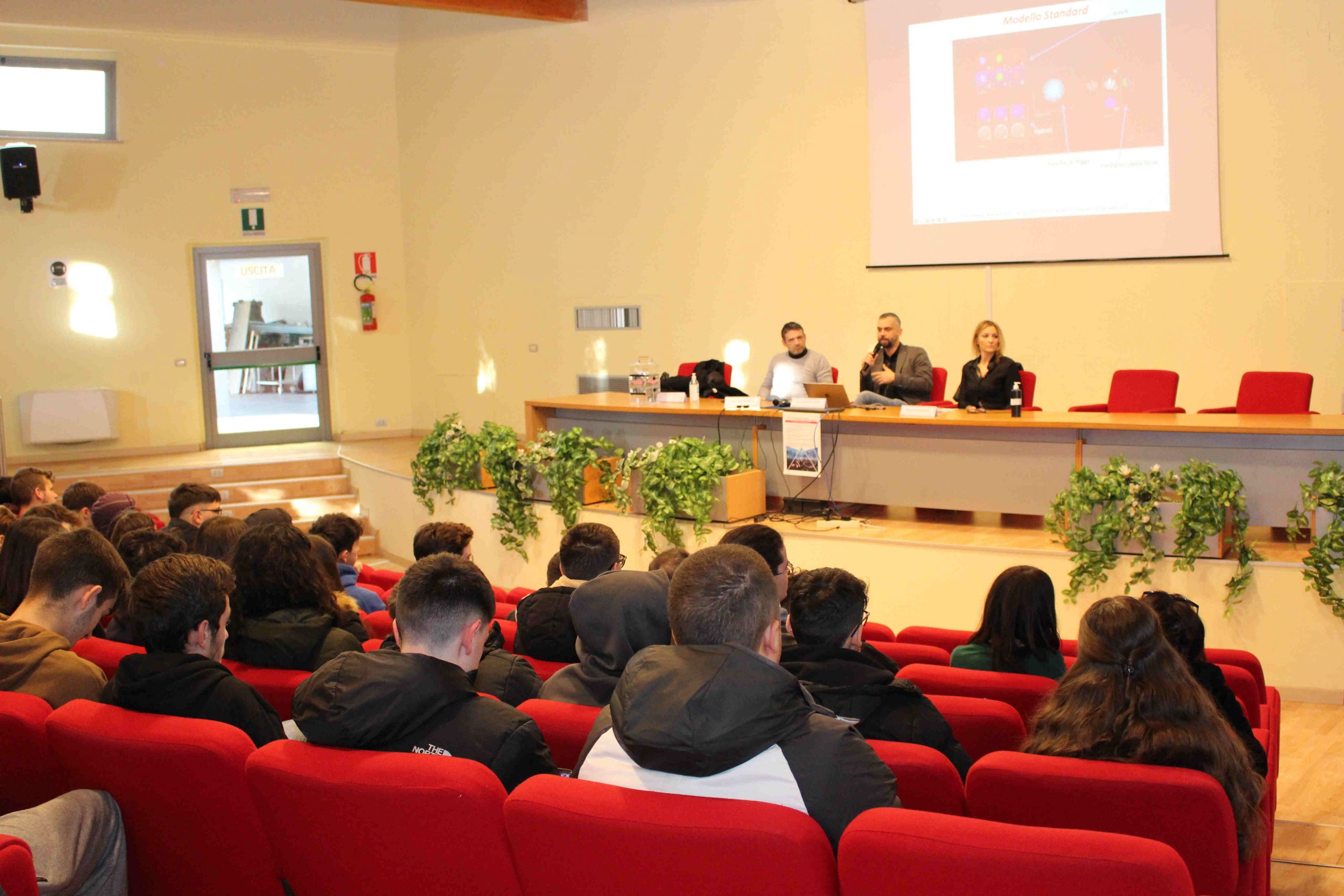 IIS Alessandrini-Marino di Teramo: giornata dedicata alla scienza e consegna delle Borse di studio