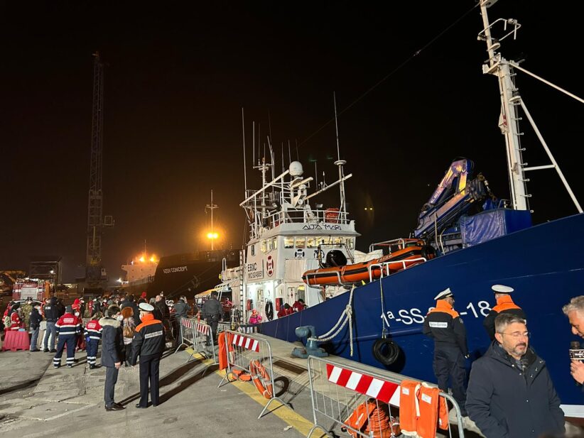 L’Aita Mari attracca nel Porto di Ortona: senza problemi lo sbarco dei 38 migranti