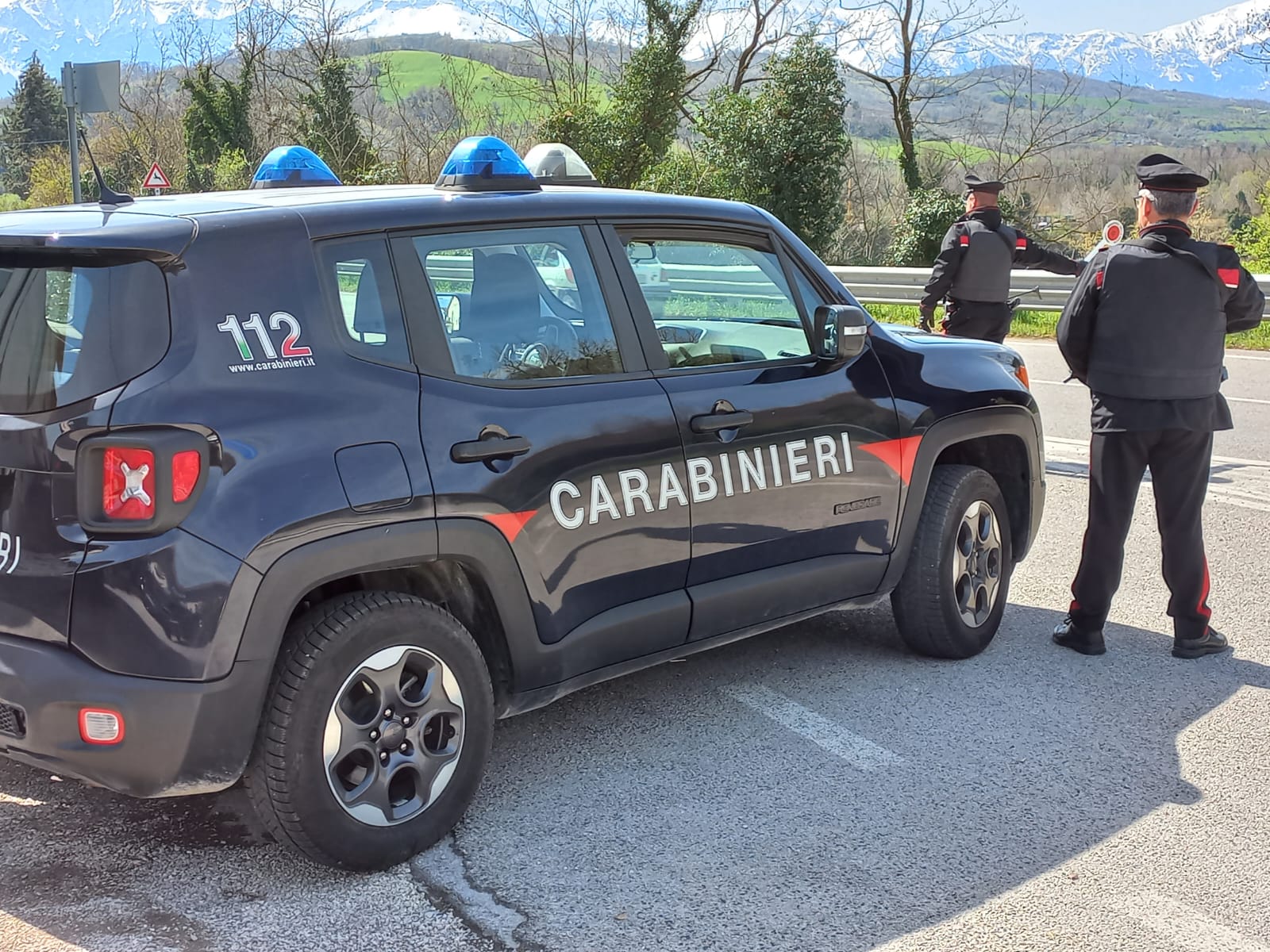 Due clandestini scoperti dai Carabinieri in un Tir a Basciano. Il mezzo proveniva dalla Serbia