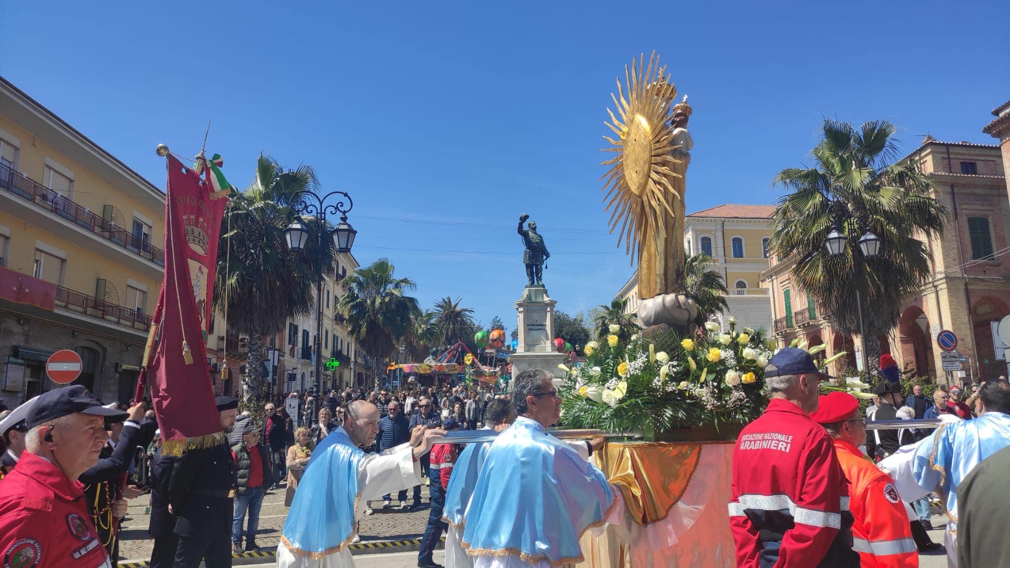 Giulianova. Processione del 22 aprile con il Cardinale Angelo Comastri