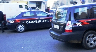 Prende a pugni l’ex moglie e aggredisce anche i Carabinieri: arrestato