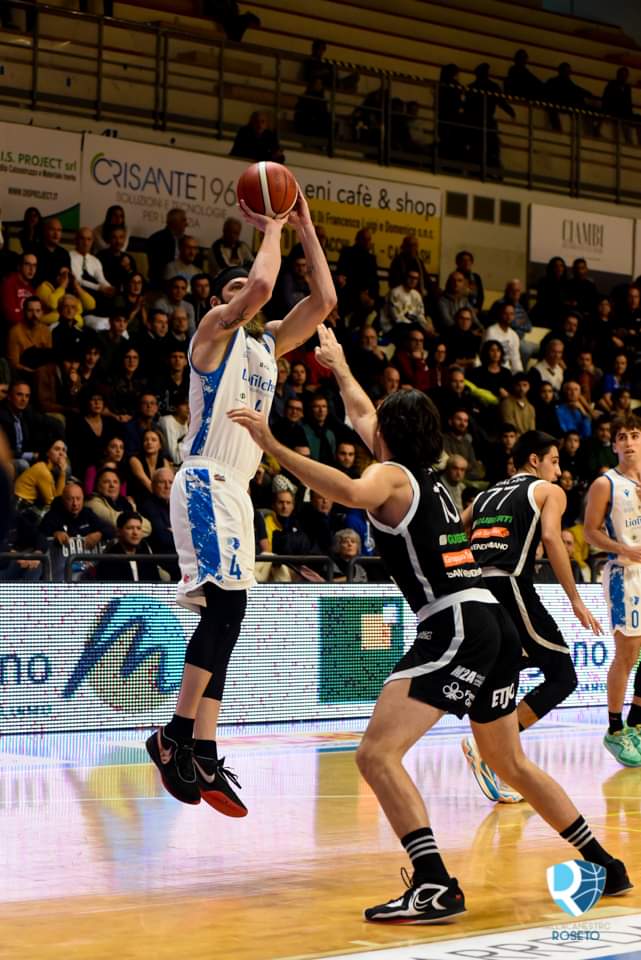 Basket serie B. La Liofilchem Roseto batte(78-67) il San Vendemiano e si riprende il secondo posto